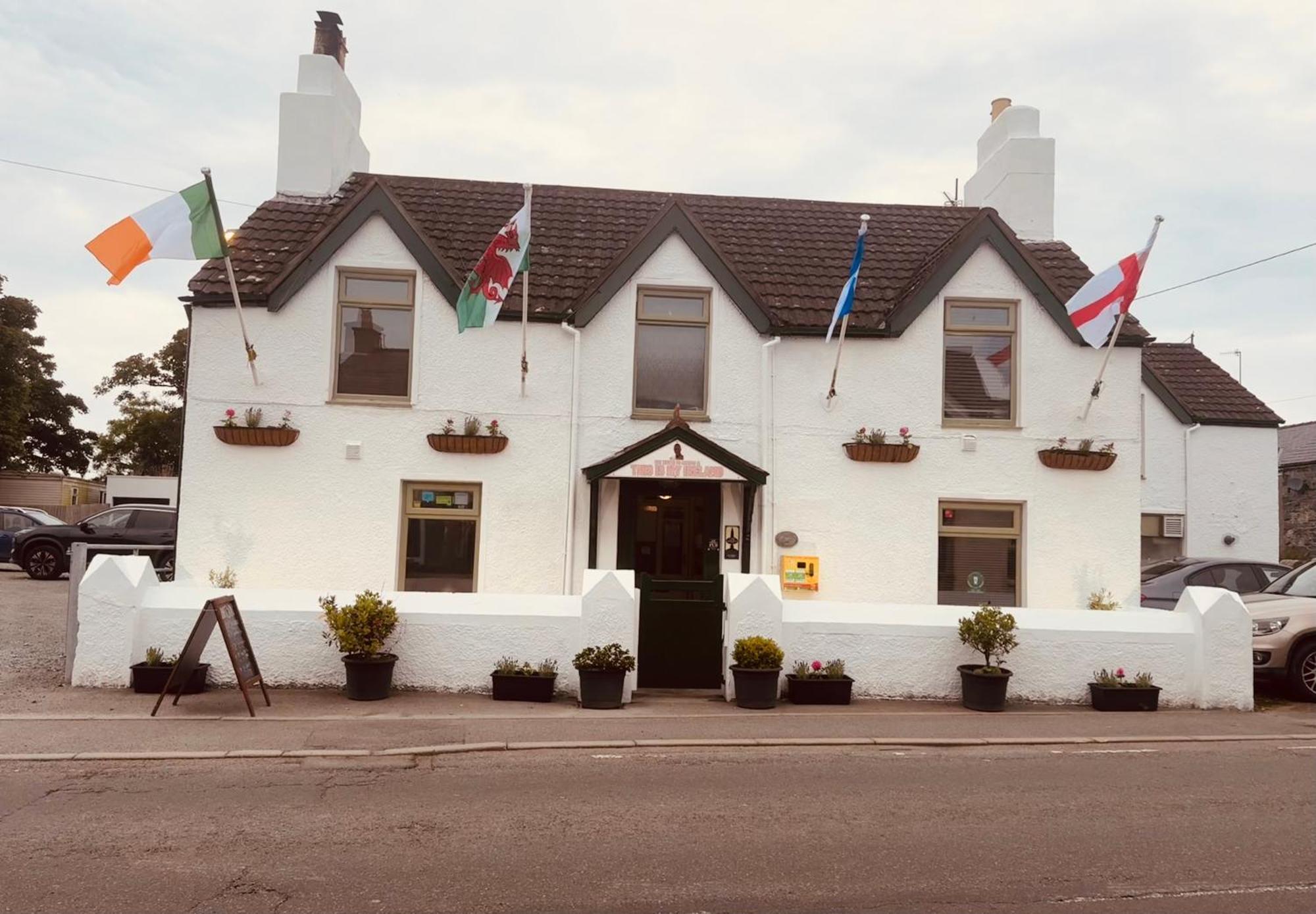 Holland Hotel Llanfachraeth Екстериор снимка