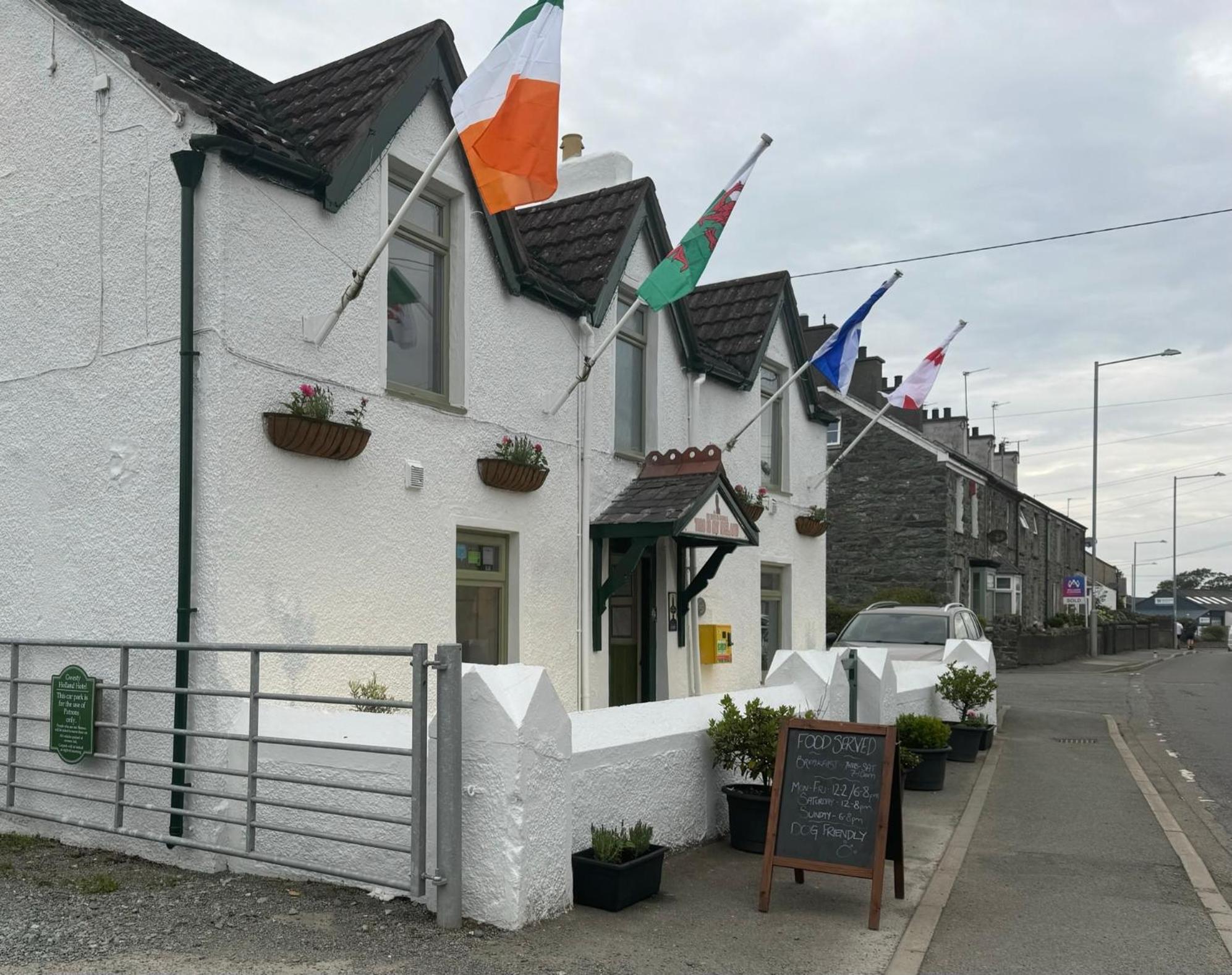 Holland Hotel Llanfachraeth Екстериор снимка