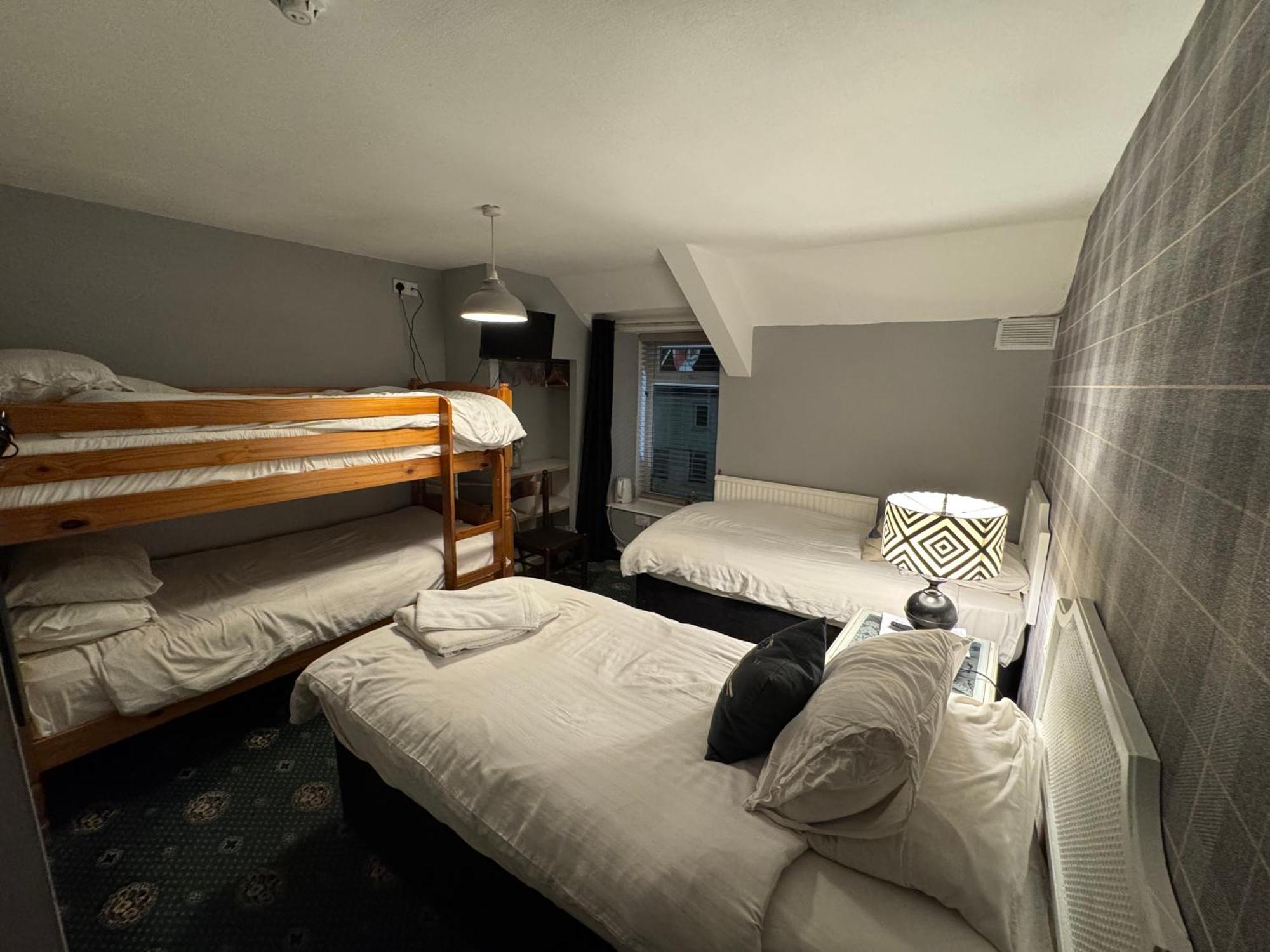 Holland Hotel Llanfachraeth Екстериор снимка