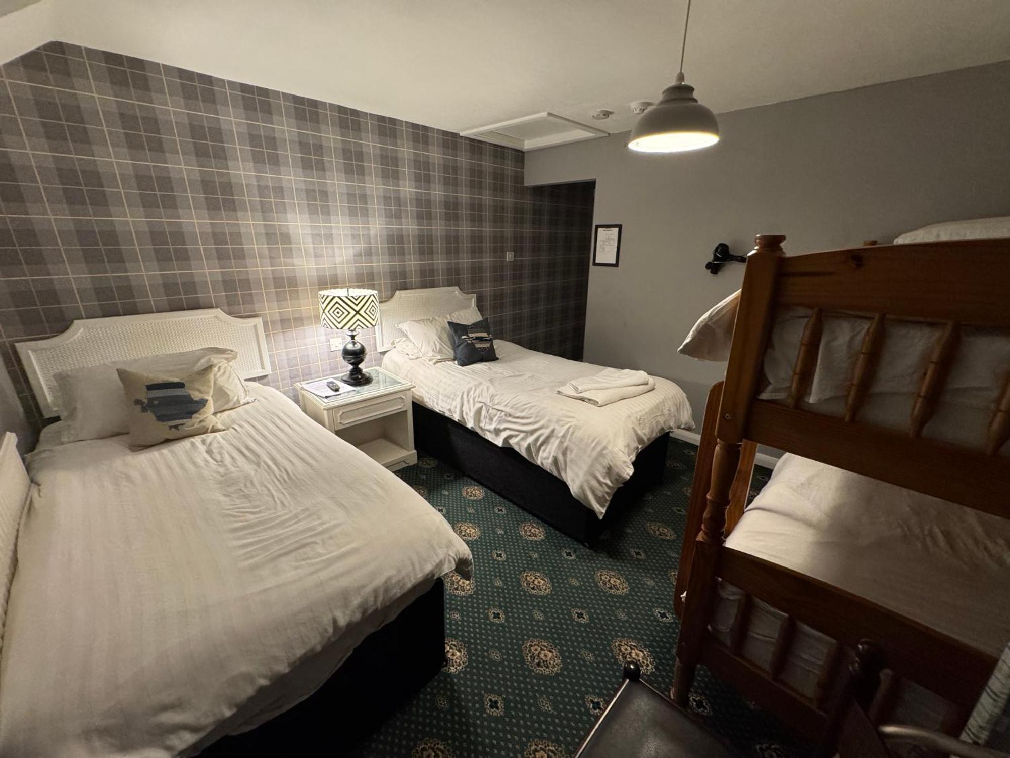 Holland Hotel Llanfachraeth Екстериор снимка